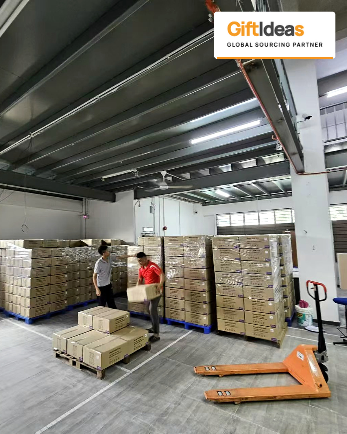Packed cartons and pallet handling in the warehouse